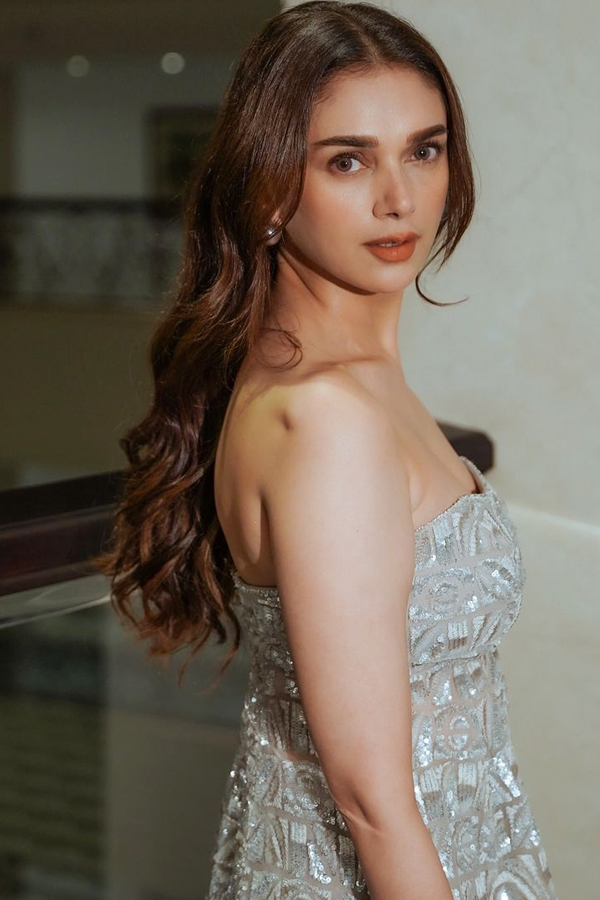 Aditi-Rao-Hydari-7_0.jpg 8