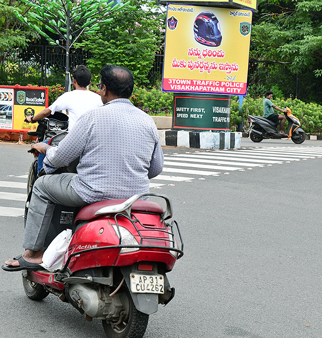 No_20Helmet_20in_20Visakhapatnam_3.jpg 3