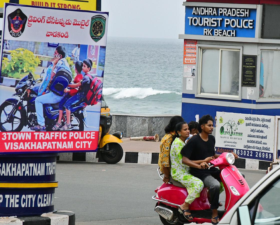 No_20Helmet_20in_20Visakhapatnam_4.jpg 4