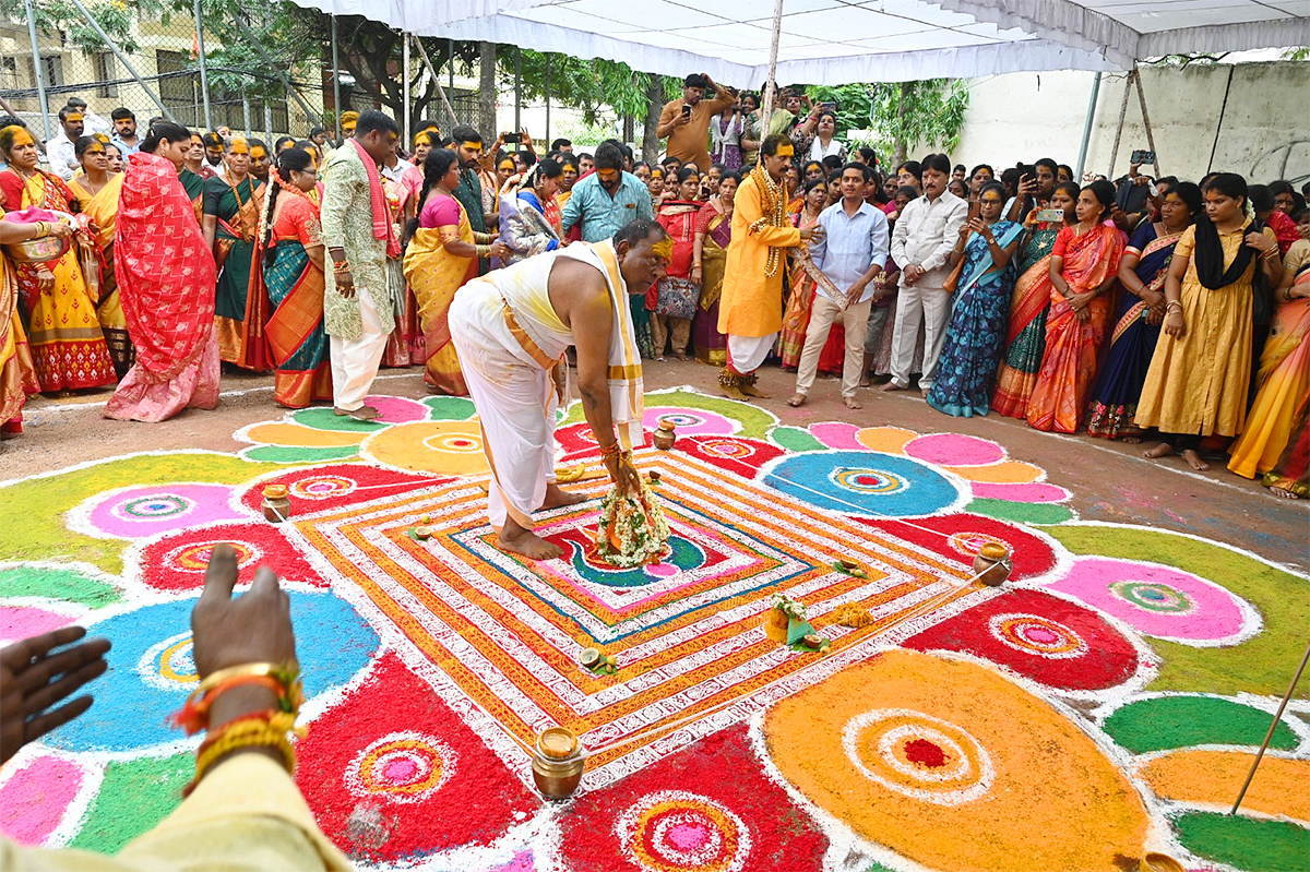 Sri_20Renuka_20Yellamma_20Mahalaxmi_20Yellamma_20Kalyanam_20Photos_14.jpg 11