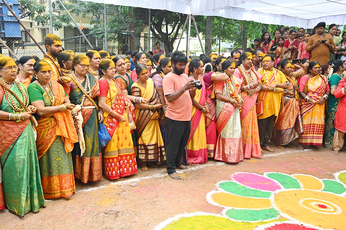 Sri_20Renuka_20Yellamma_20Mahalaxmi_20Yellamma_20Kalyanam_20Photos_4.jpg 4