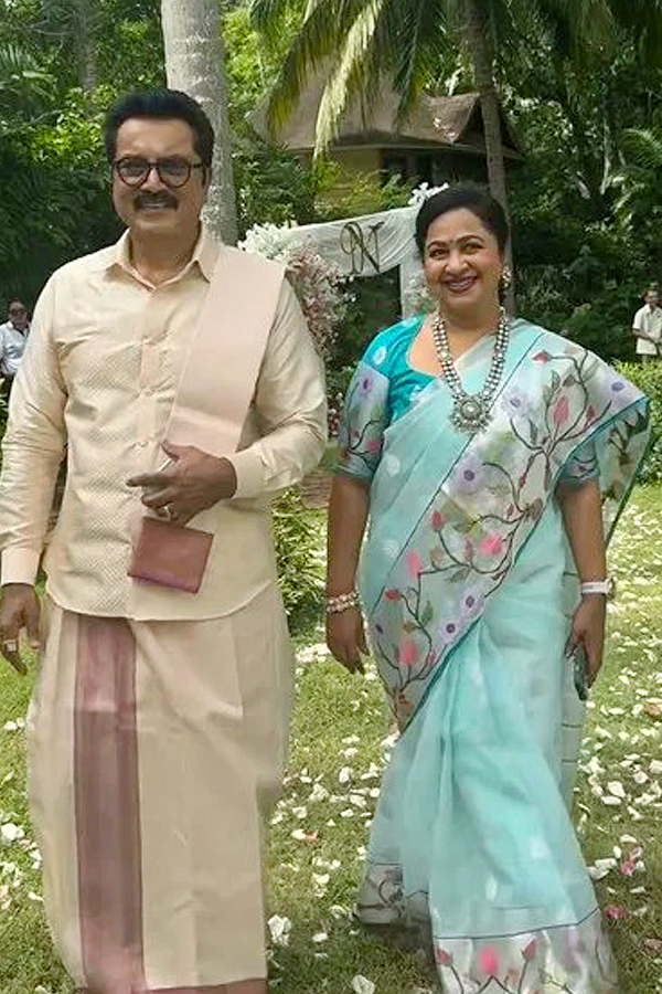 Actress_20Varalaxmi_20Sarathkumar_20And_20Nicholai_20Sachdev_20Wedding_20Photos_20Goes_20Viral_20_2812_29.jpg 4