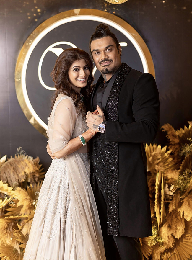 Actress_20Varalaxmi_20Sarathkumar_20And_20Nicholai_20Sachdev_20Wedding_20Photos_20Goes_20Viral_20_2815_29.jpg 10