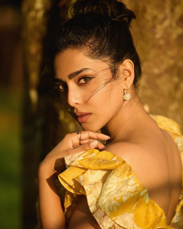 AishwaryaLekshmi-04.jpg 4