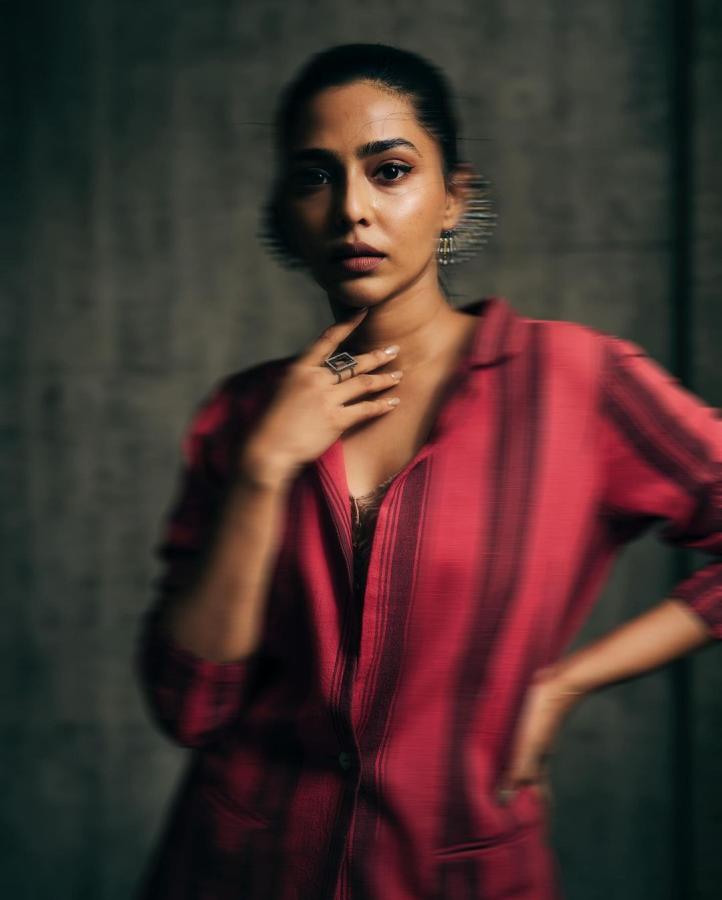 AishwaryaLekshmi-07.jpg 7