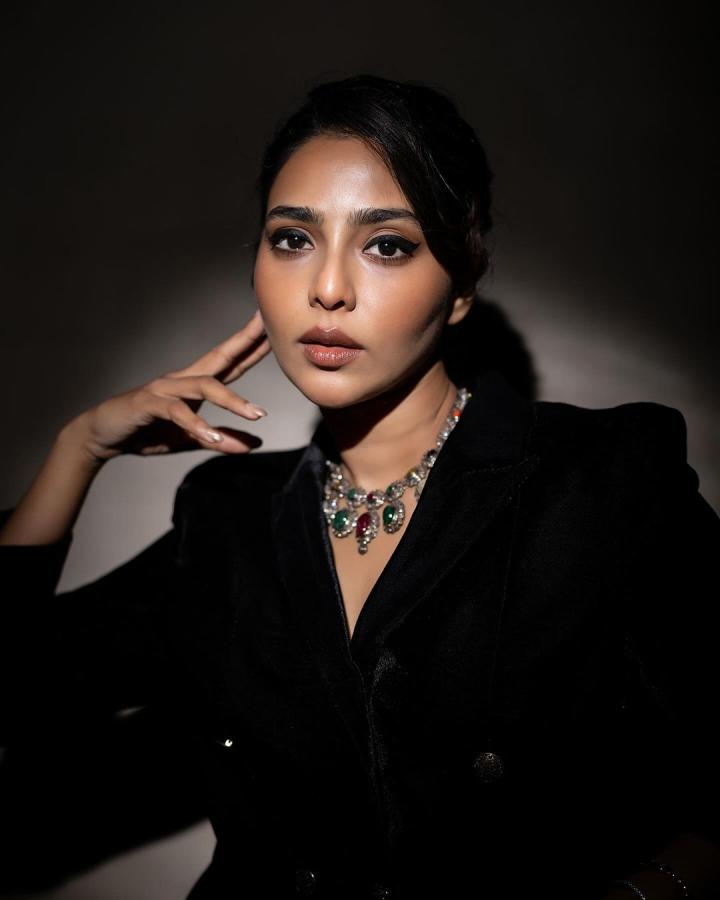 AishwaryaLekshmi-13.jpg 13