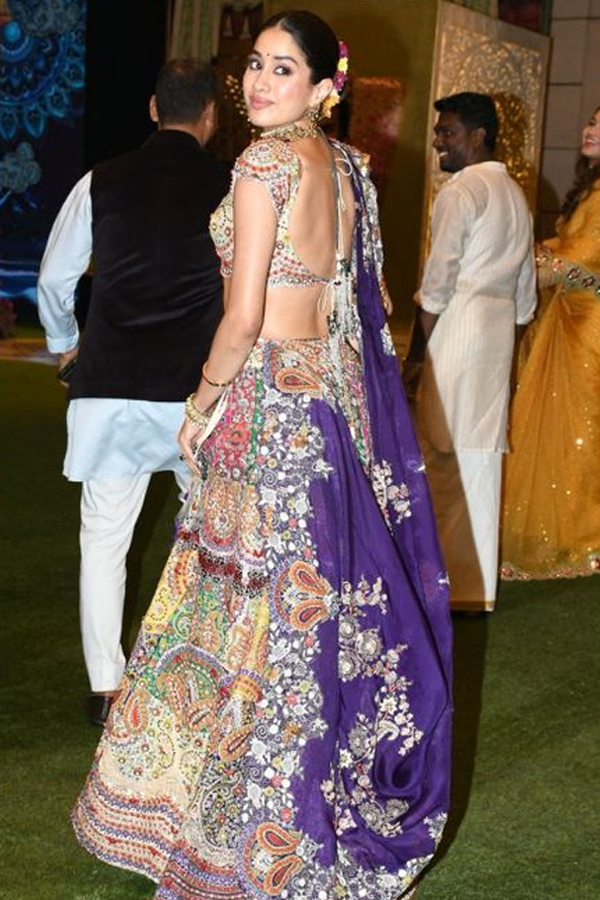 Janhvi-Kapoor-9.jpg 10