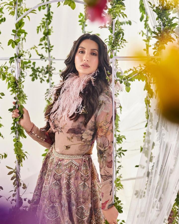 NoraFatehi-05.jpg 5