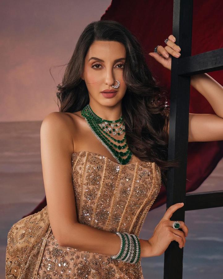 NoraFatehi-09.jpg 9