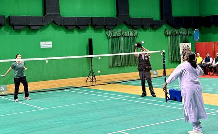 President_20Murmu_20Plays_20Badminton_20With_20Saina_20Nehwal_20At_20Rashtrapati_20Bhavan_20Photos_20_285_29.jpg 6