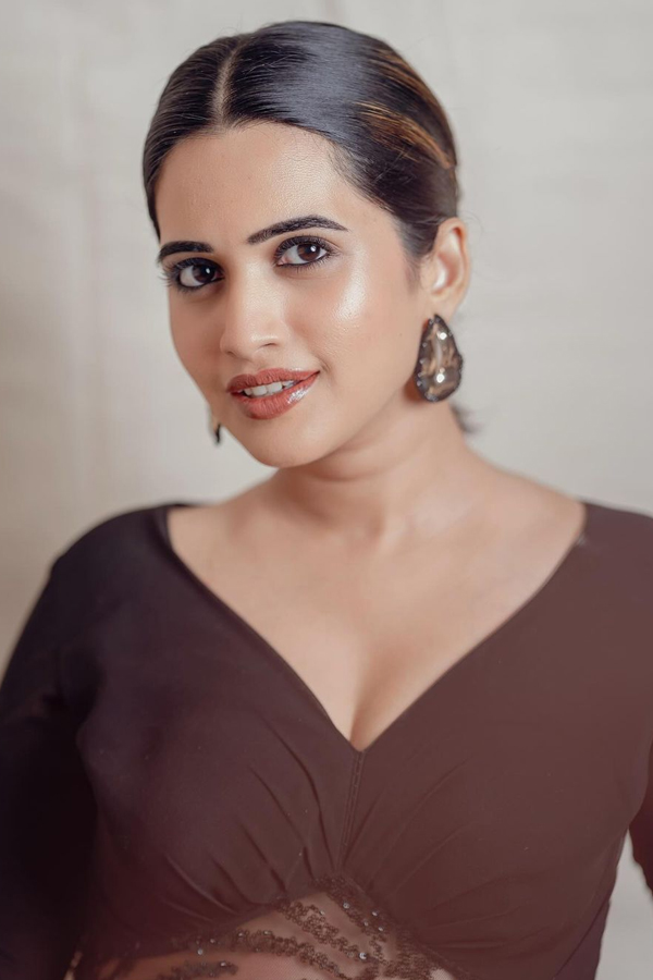 Sravanthi-Chokarapu-12.jpg 13