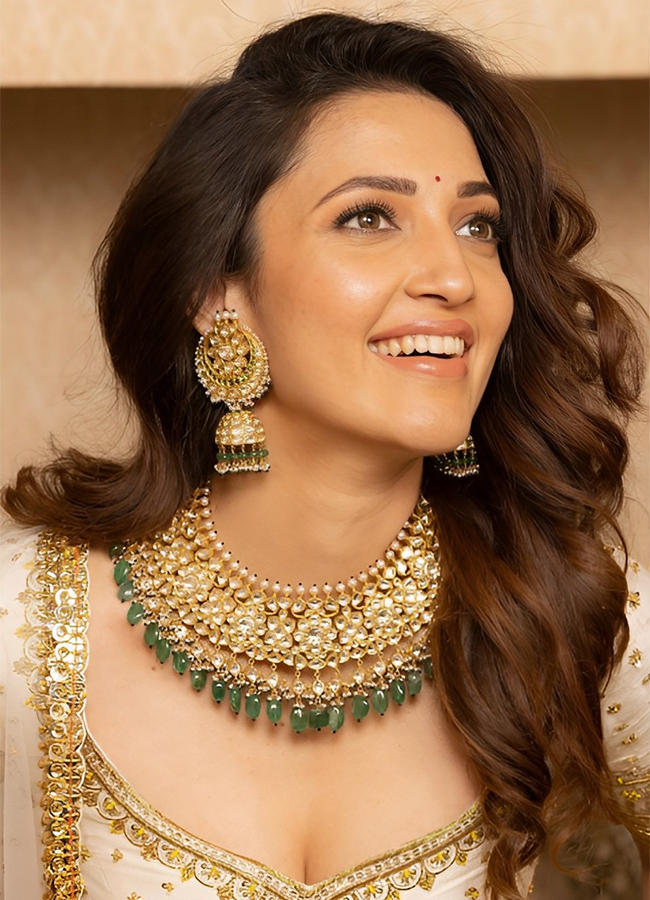 Actress_20Neha_20Shetty_20Hot_20photos_17.jpg 17