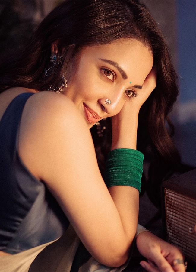 Actress_20Neha_20Shetty_20Hot_20photos_18.jpg 18