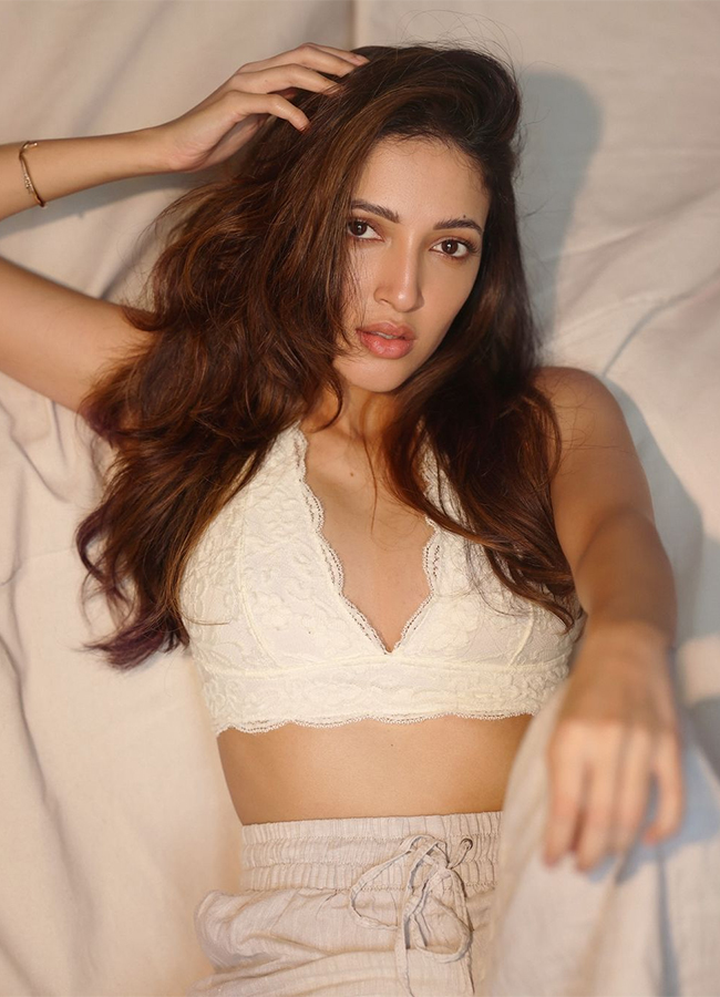 Actress_20Neha_20Shetty_20Hot_20photos_4.jpg 4
