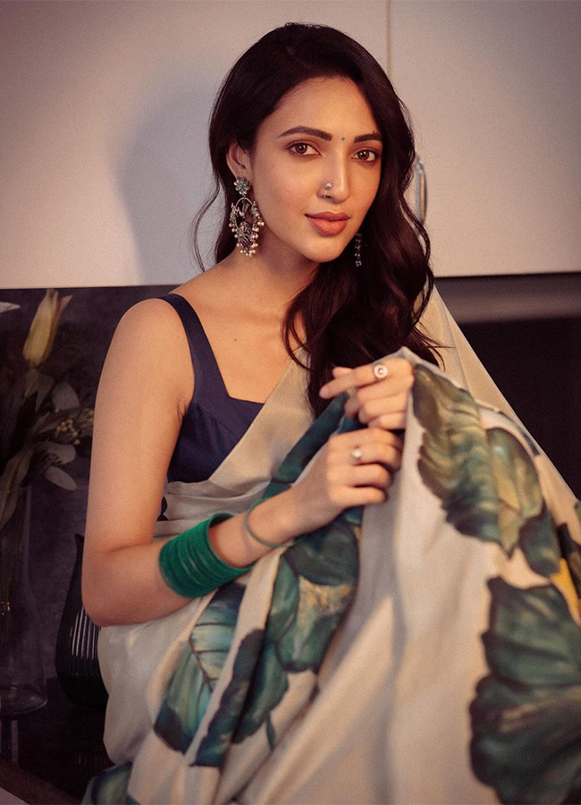 Actress_20Neha_20Shetty_20Hot_20photos_7.jpg 7