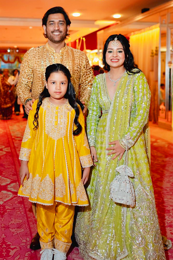 Celebreties_20Attend_20Anant_20Ambani_20and_20Radhika_20Merchant_20Wedding_20Photos10_20_285_29.jpg 34