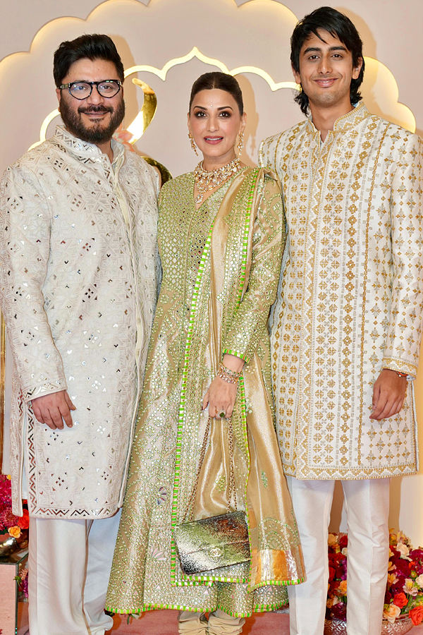 Celebreties_20Attend_20Anant_20Ambani_20and_20Radhika_20Merchant_20Wedding_20Photos11_20_281_29.jpg 35
