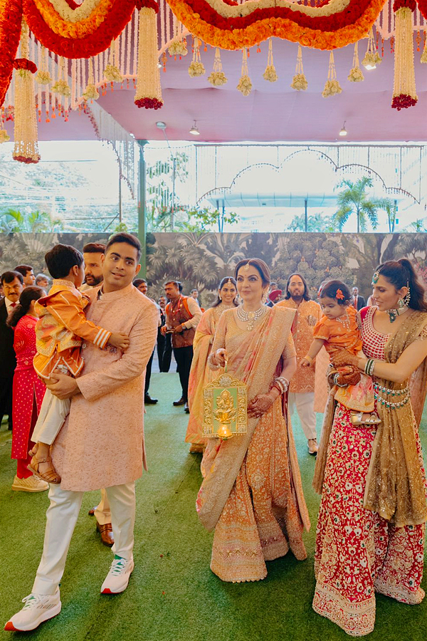 Celebreties_20Attend_20Anant_20Ambani_20and_20Radhika_20Merchant_20Wedding_20Photos13_20_283_29.jpg 47