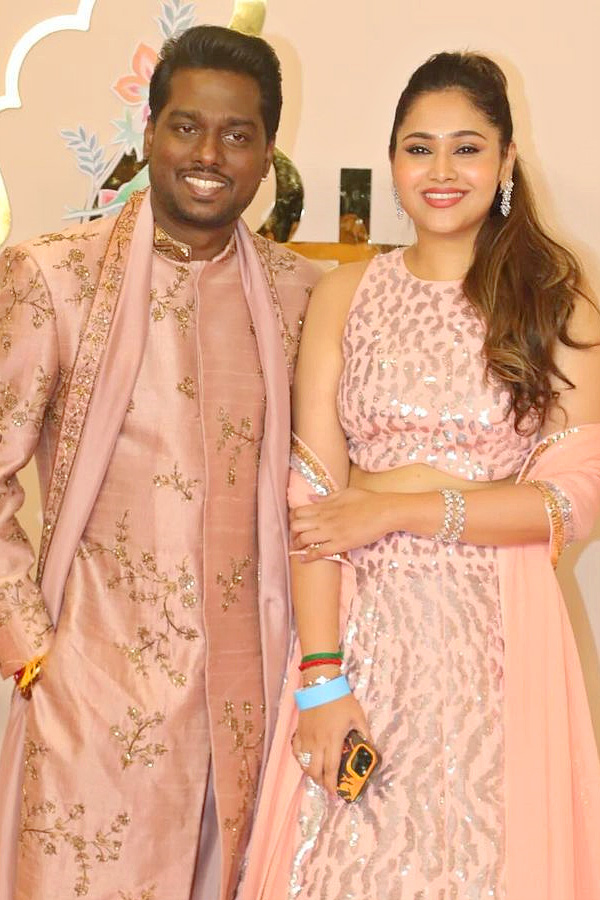 Celebreties_20Attend_20Anant_20Ambani_20and_20Radhika_20Merchant_20Wedding_20Photos_20_2813_29.jpg 16