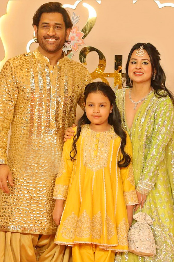Celebreties_20Attend_20Anant_20Ambani_20and_20Radhika_20Merchant_20Wedding_20Photos_20_288_29.jpg 11