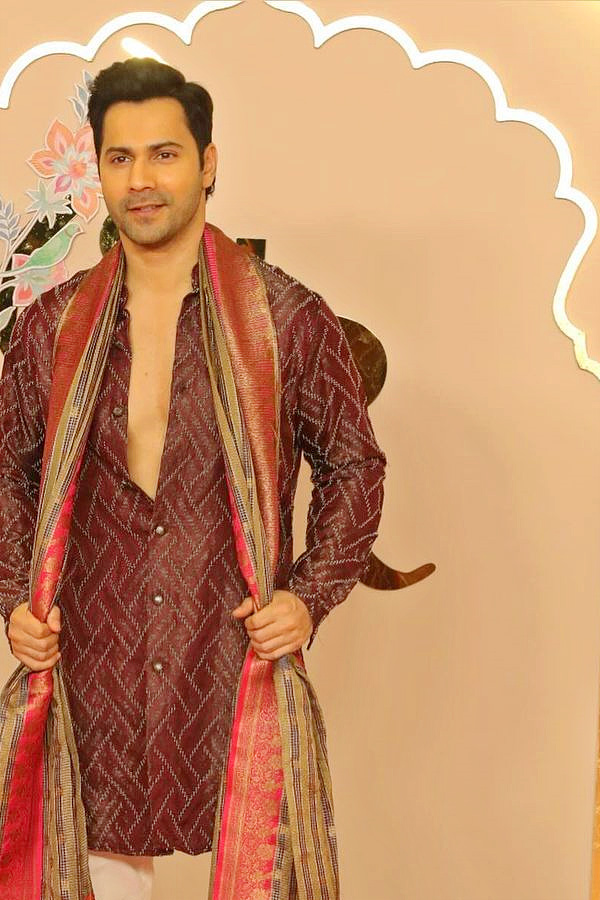 Celebreties_20Attend_20Anant_20Ambani_20and_20Radhika_20Merchant_20Wedding_20Photos_20_289_29.jpg 12