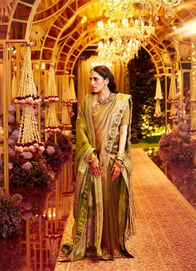 Celebrities_20in_20Anant_20Radhika_20Wedding_20And_20Ambani_20Family_20Dandiya_20Dance_20Photos__20_2813_29.jpg 13