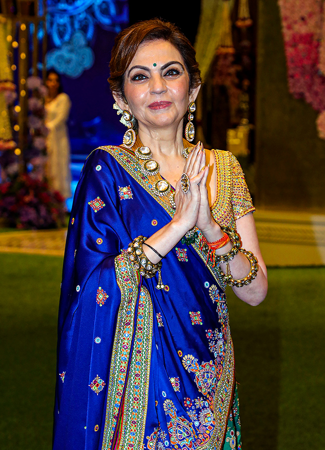 Celebrities_20in_20Anant_20Radhika_20Wedding_20And_20Ambani_20Family_20Dandiya_20Dance_20Photos__20_2816_29.jpg 16