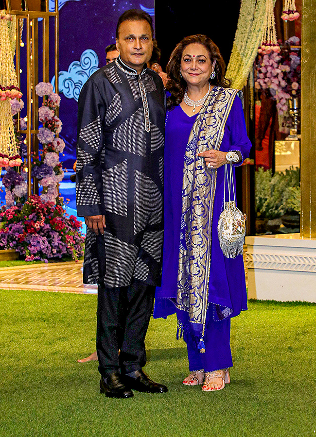 Celebrities_20in_20Anant_20Radhika_20Wedding_20And_20Ambani_20Family_20Dandiya_20Dance_20Photos__20_2817_29.jpg 17