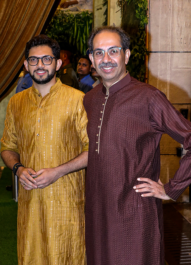 Celebrities_20in_20Anant_20Radhika_20Wedding_20And_20Ambani_20Family_20Dandiya_20Dance_20Photos__20_2819_29.jpg 19