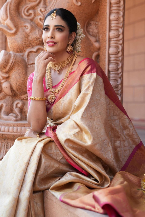 Daksha-Nagarkar-12_0.jpg 13
