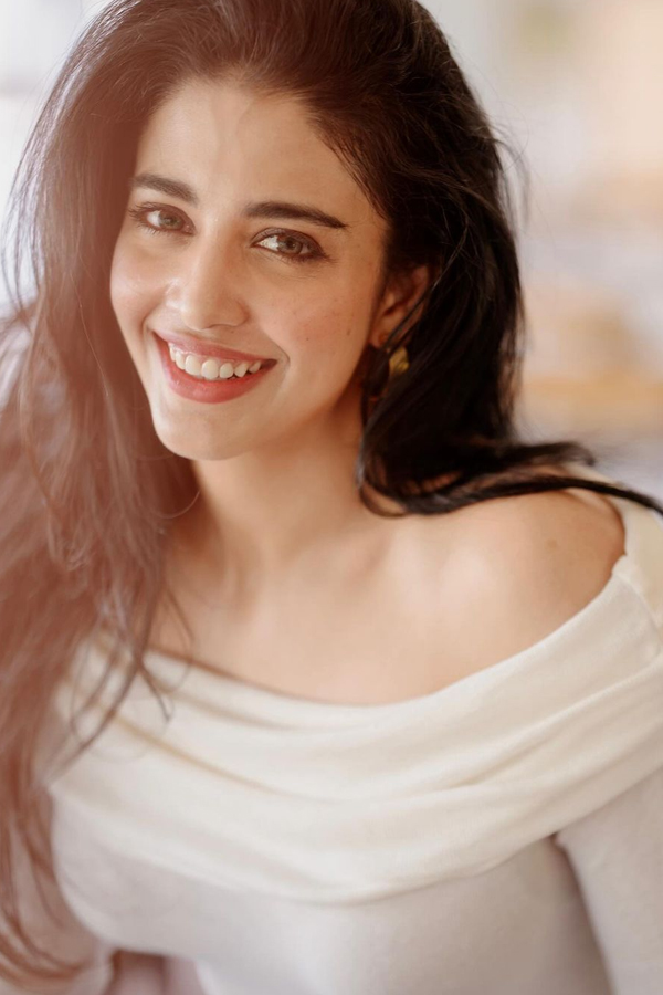 Daksha-Nagarkar-2_0.jpg 3