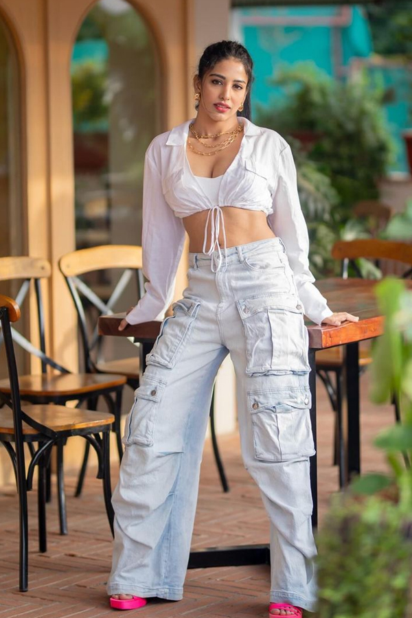 Daksha-Nagarkar-5_0.jpg 6