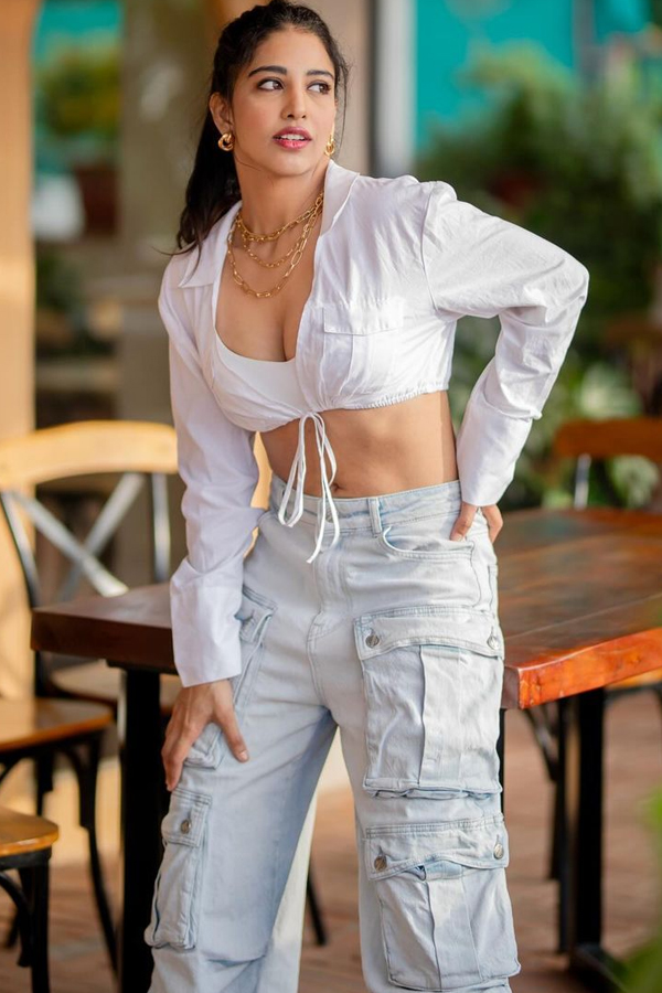 Daksha-Nagarkar-6_0.jpg 7