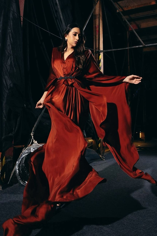 Karisma-Kapoor-5.jpg 6