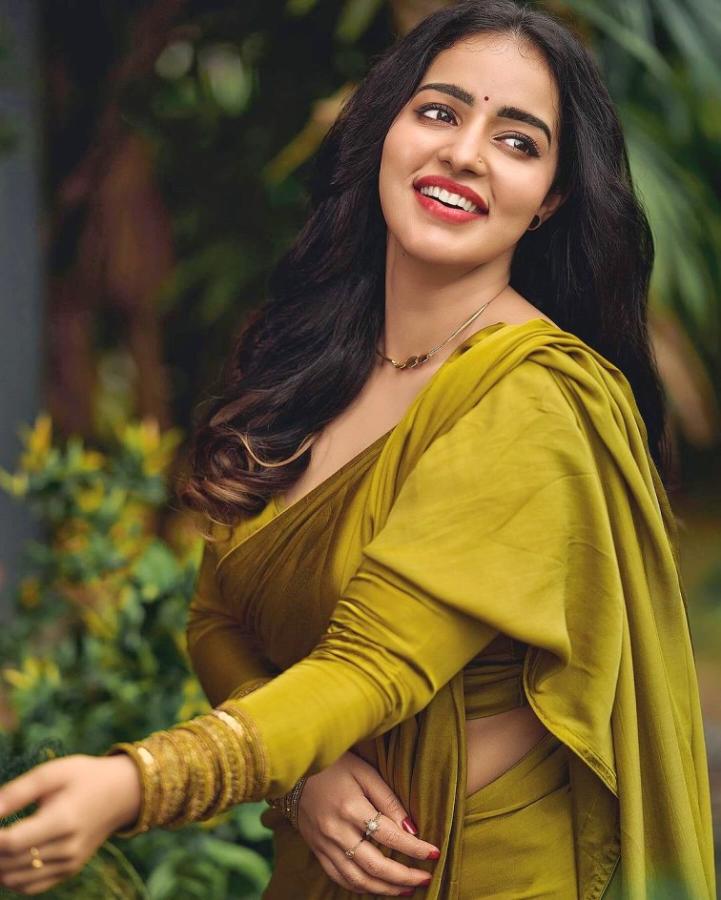 MalavikaMenon-02.jpg 2