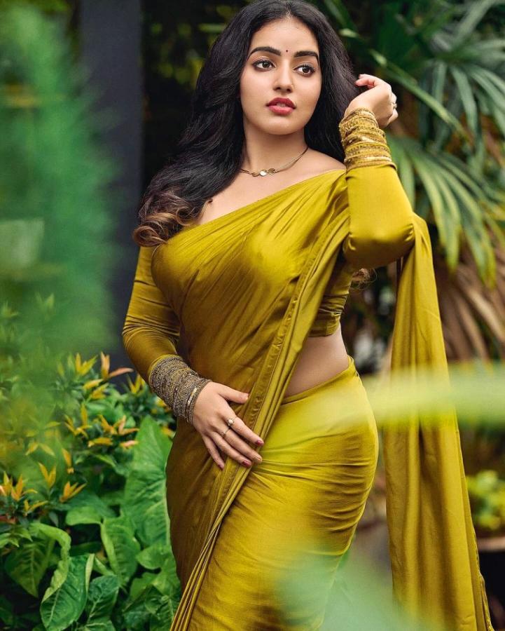 MalavikaMenon-03.jpg 3