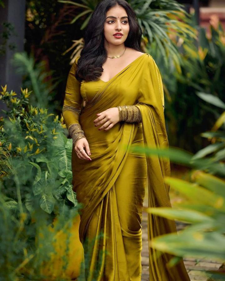 MalavikaMenon-05.jpg 5