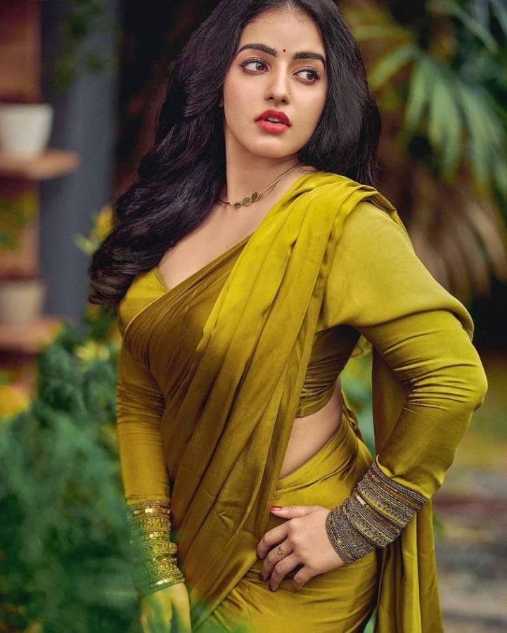 MalavikaMenon-08.jpg 8