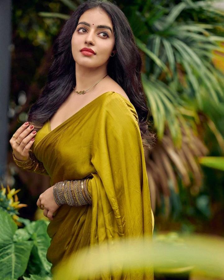 MalavikaMenon-09.jpg 9