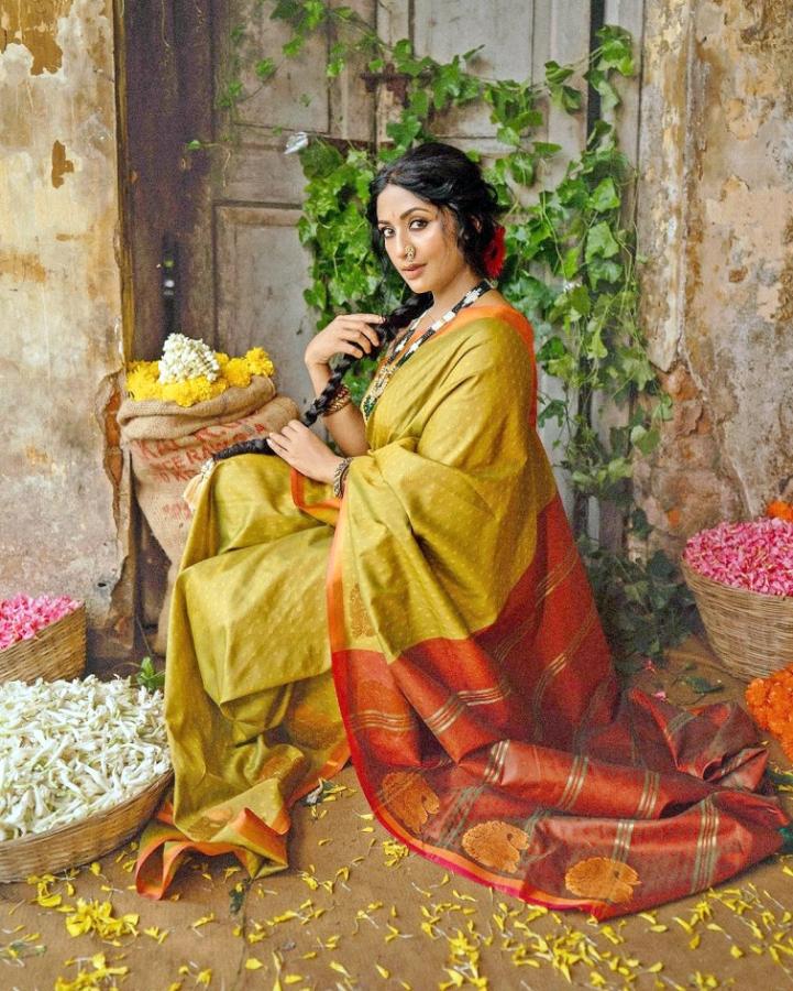 NavyaNair-02.jpg 2