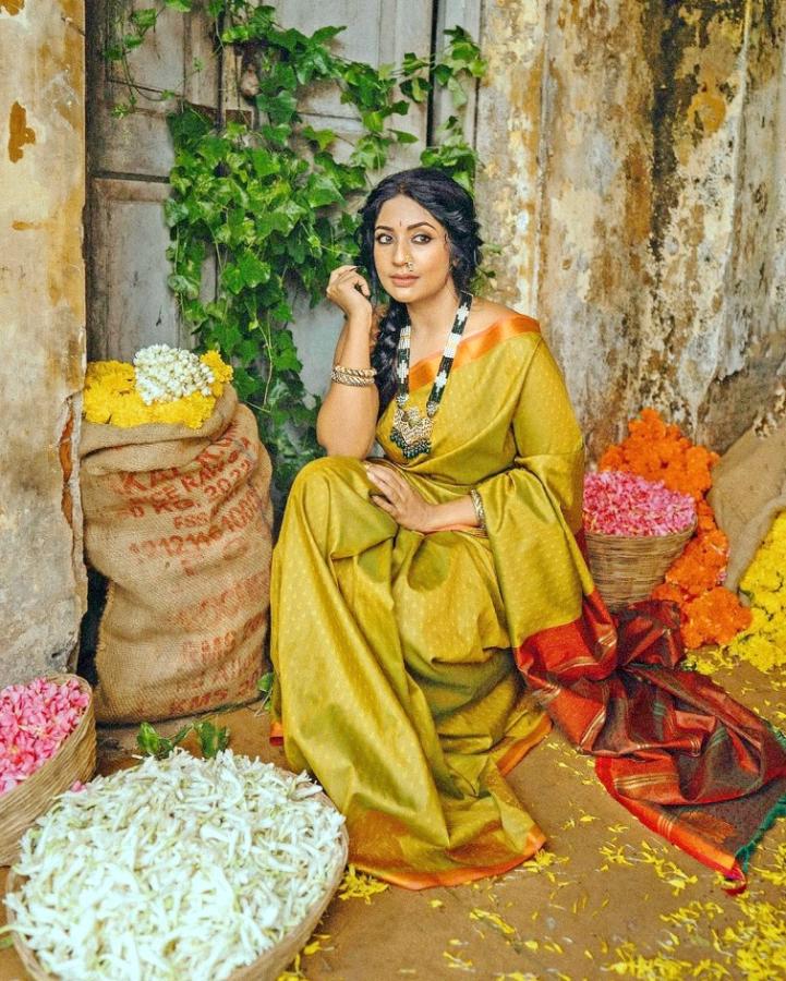 NavyaNair-05.jpg 5