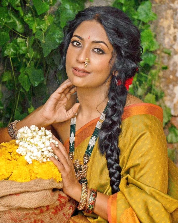 NavyaNair-08.jpg 8
