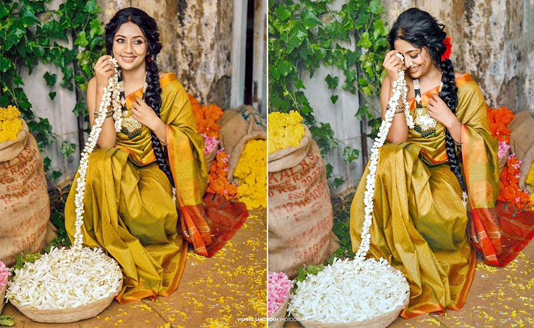 NavyaNair-10.jpg 10