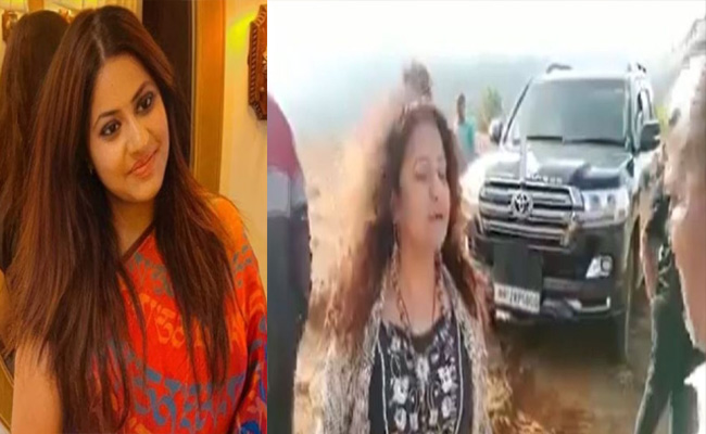 pooja-mother.jpg