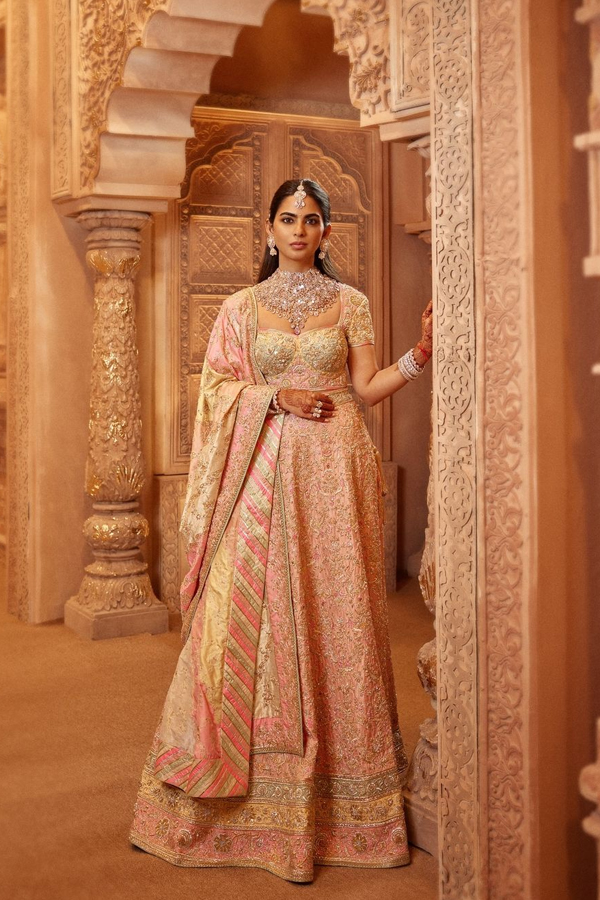 1.Isha-Ambani.jpg 2