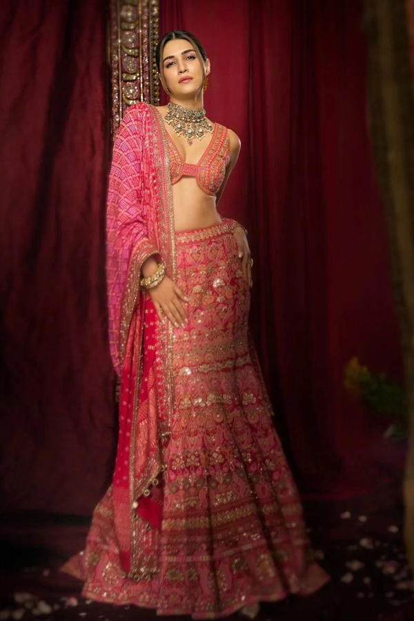 10.Kriti-Sanon.jpg 12