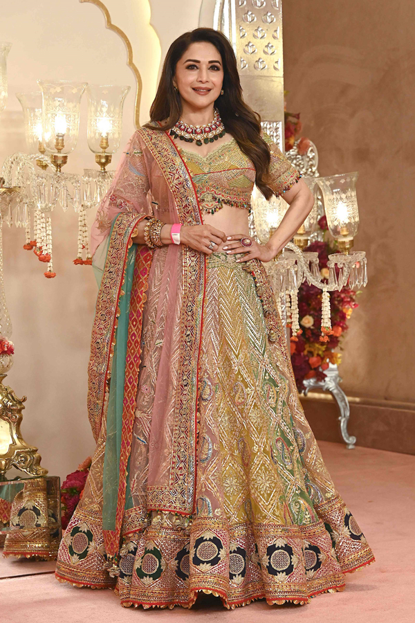 15.Madhuri-Dixit.jpg 17