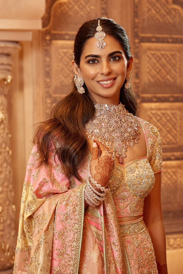 2.Isha-Ambani.jpg 3