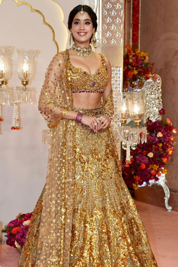 8.Janhvi-Kapoor.jpg 10