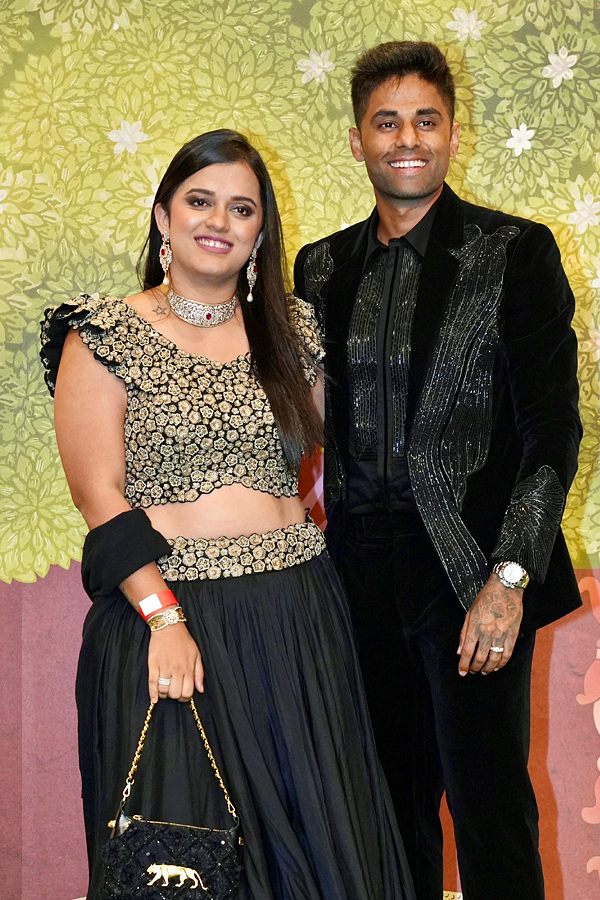 Anant_20Ambani_20Radhika_20Merchant_20Shubh_20Aashirwad_20Ceremony_20Photos_20_284_29.jpg 5